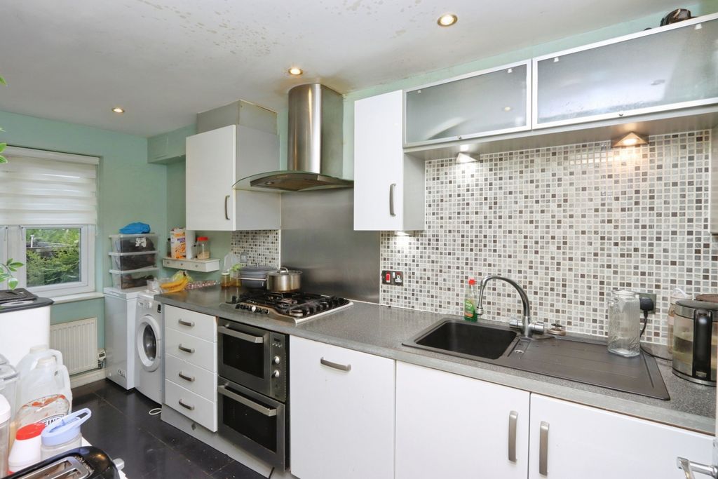 Property photo 3 of 21 Kitchen