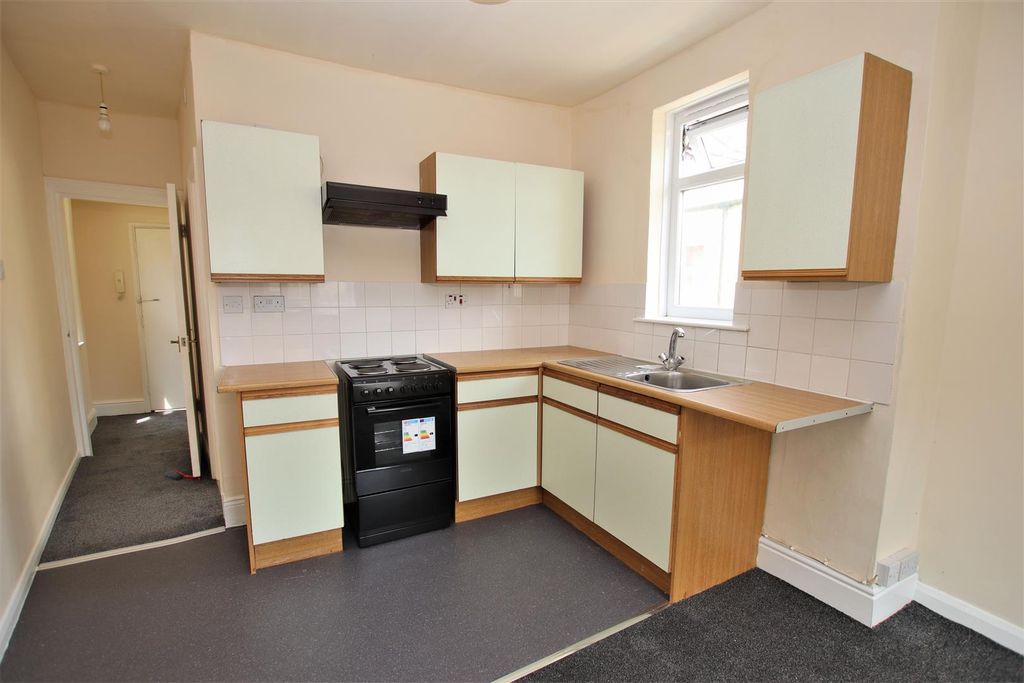Property photo 3 of 5 Kitchen