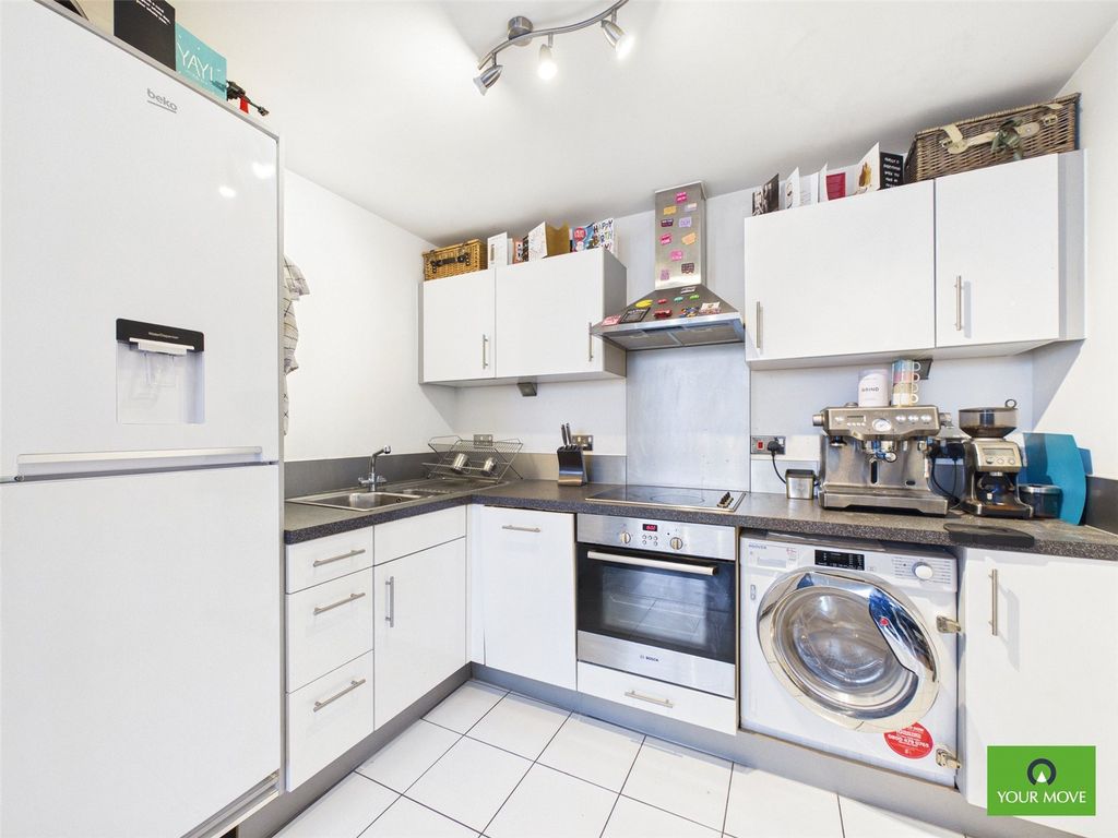 Property photo 2 of 7 Kitchen