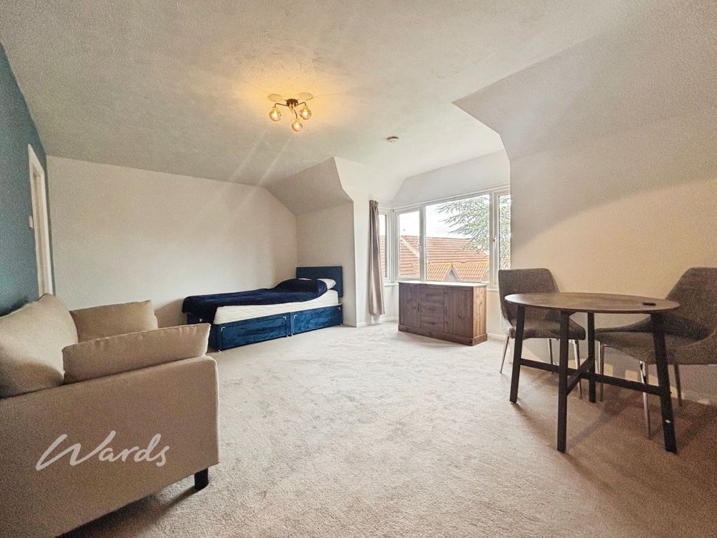 Property photo 2 of 8 Lounge-Bedroom