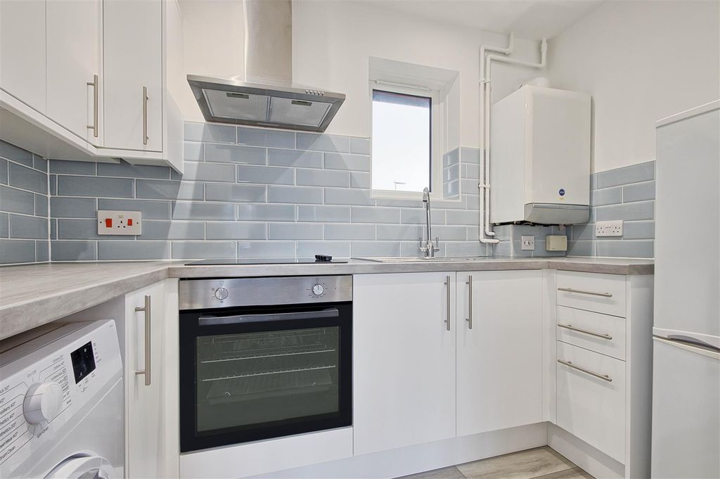 Property photo 2 of 8 Kitchen 2.Jpg