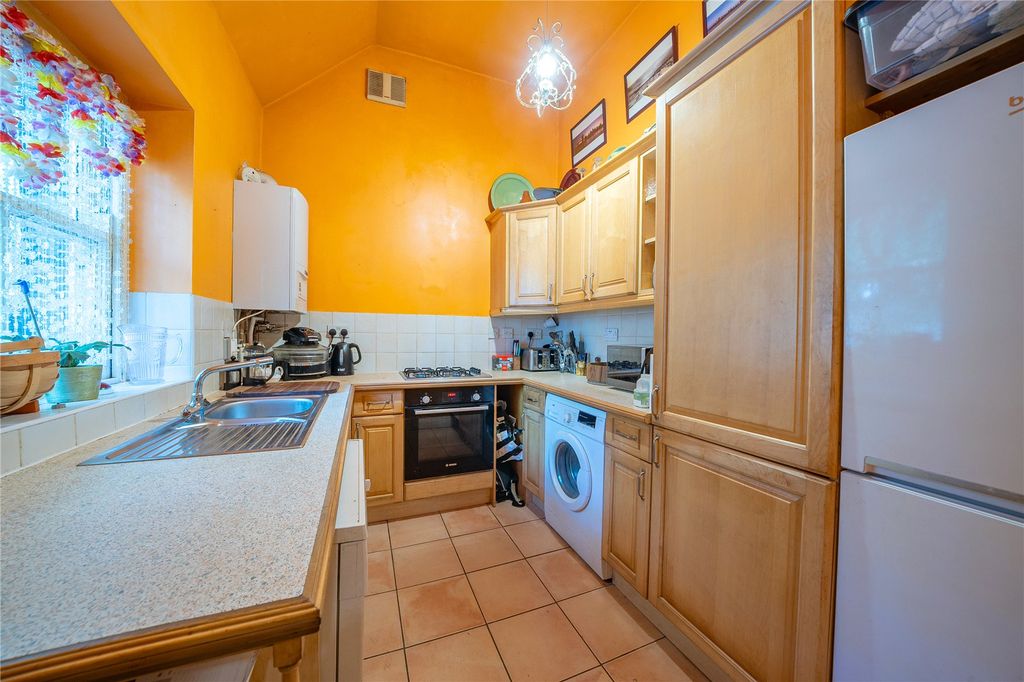 Property photo 2 of 27 Picture No. 15