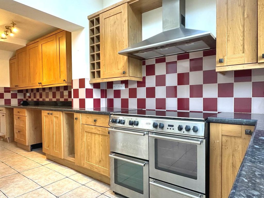 Property photo 2 of 16 Kitchen 2