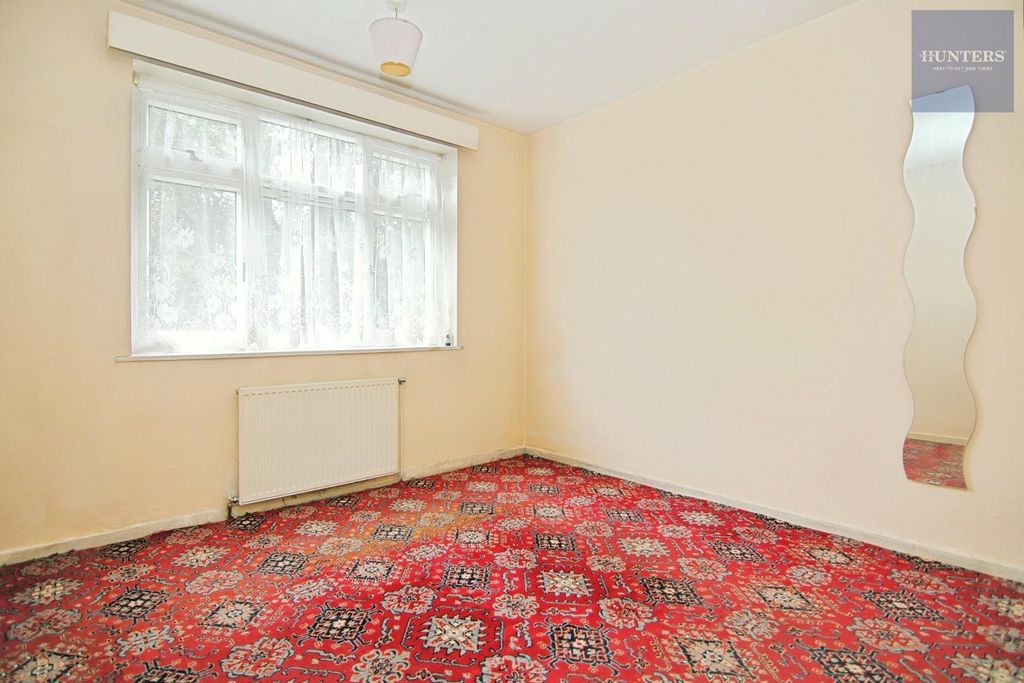 Property photo 3 of 9 Bedroom