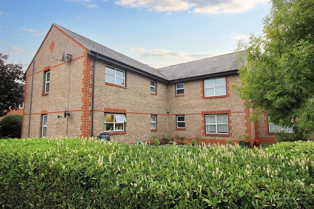 Property photo 1 of 14 Front