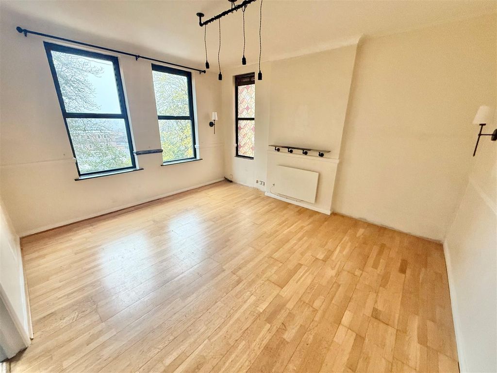 Property photo 2 of 5 Living Room