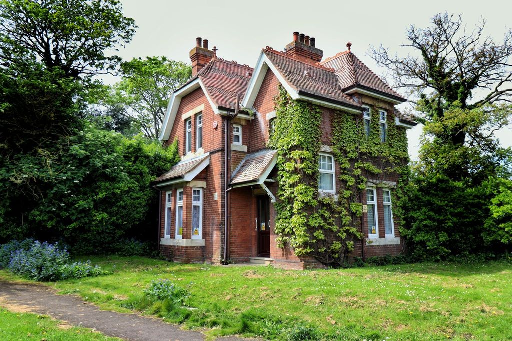Property photo 1 of 37