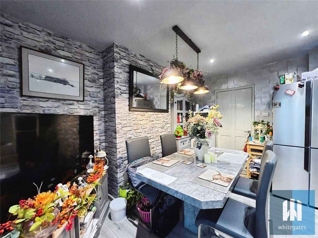 Property photo 2 of 18 Picture No. 12