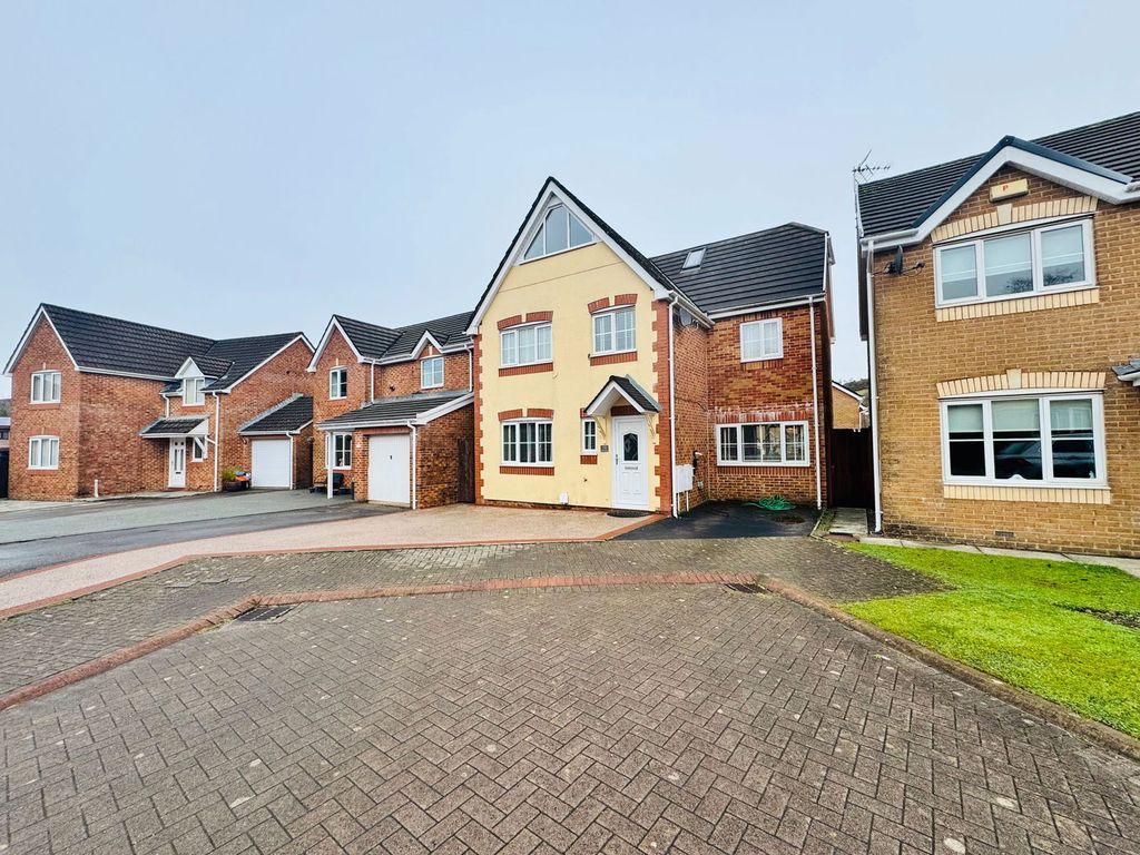 Property photo 2 of 39