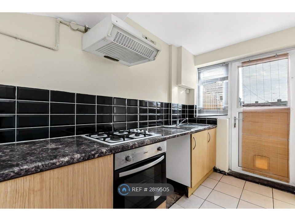 Property photo 1 of 8 Newly 4 Bed Refurbished House