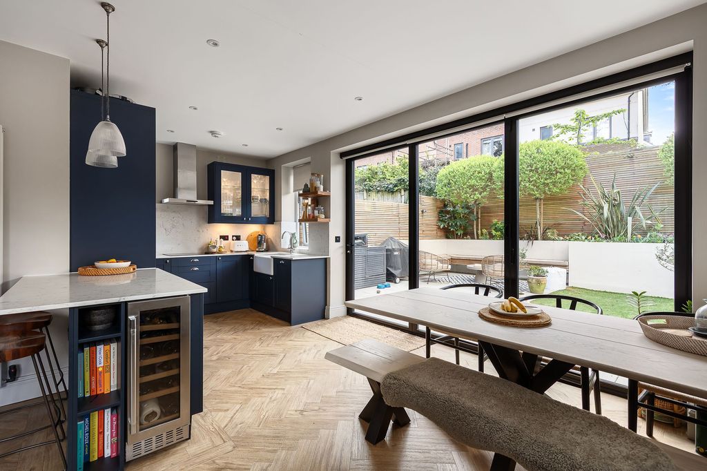 Property photo 3 of 34