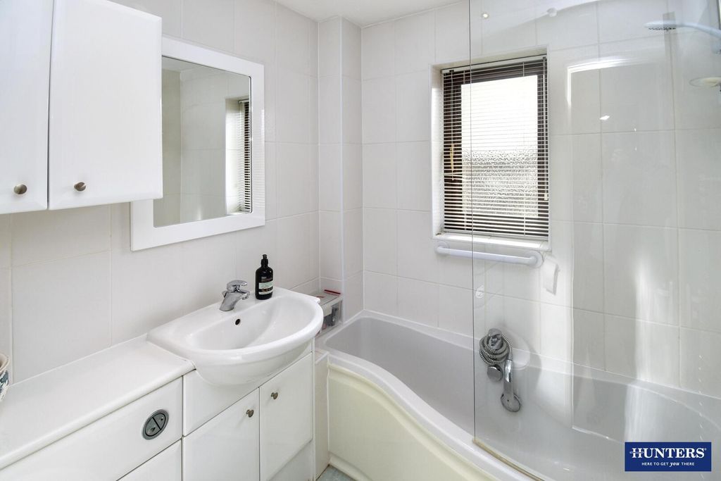 Property photo 3 of 10 Bathroom
