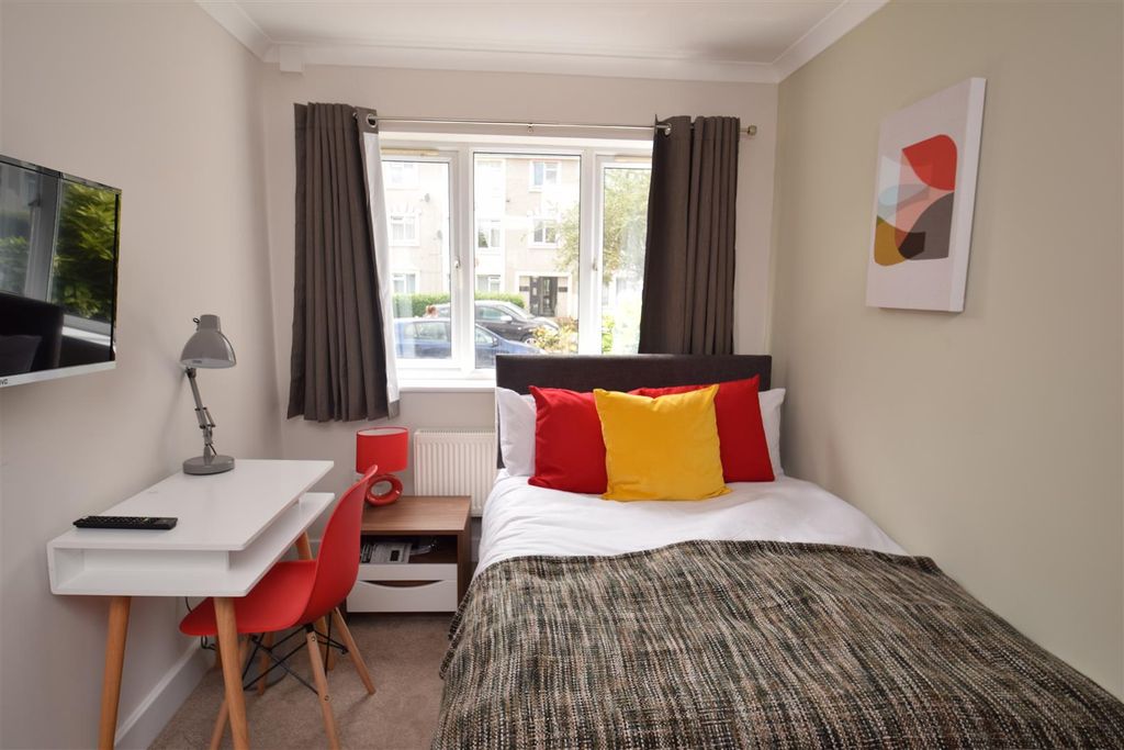 Property photo 1 of 9 Bedroom One &amp; En-Suite