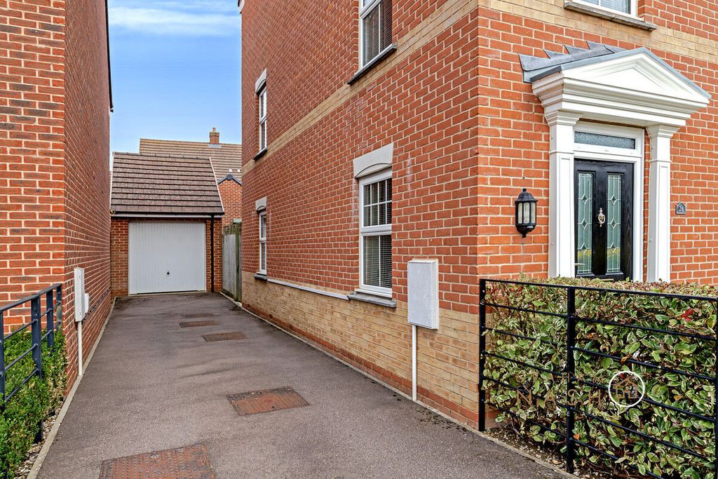Property photo 3 of 31