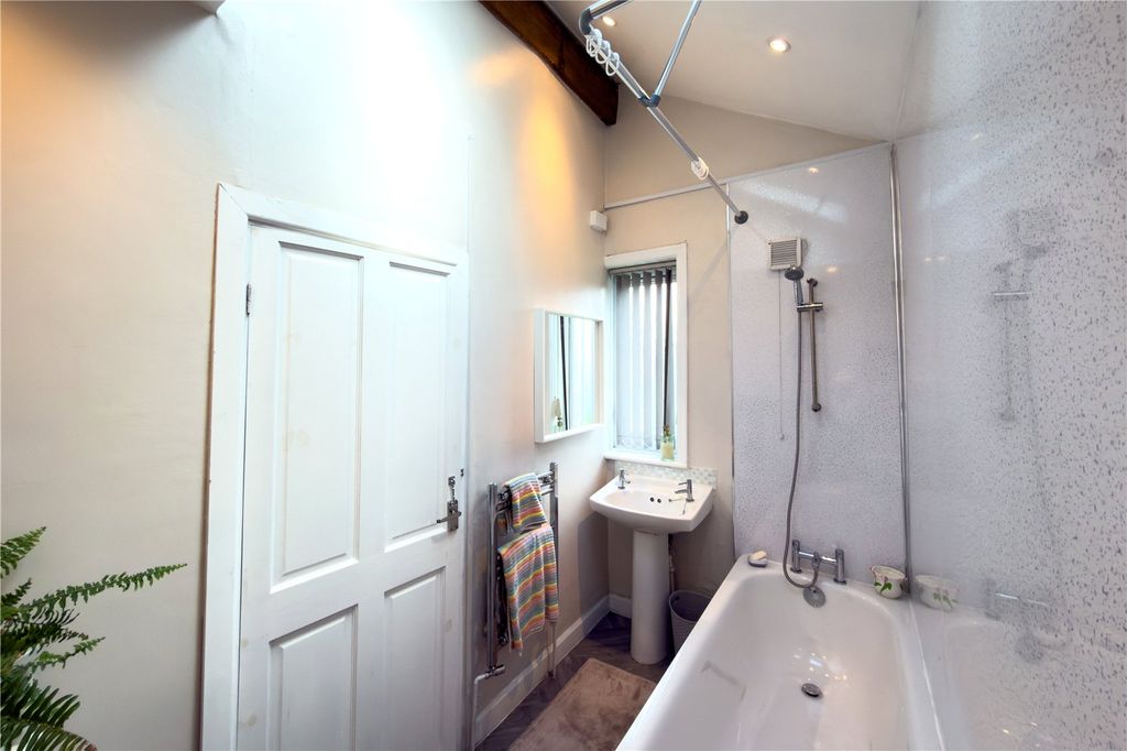 Property photo 2 of 23 Bathroom