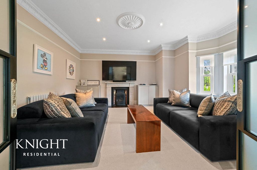 Property photo 3 of 27