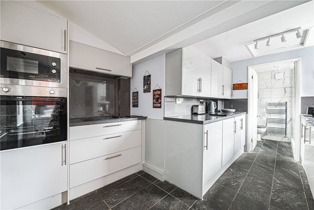 Property photo 2 of 26 Picture No. 25