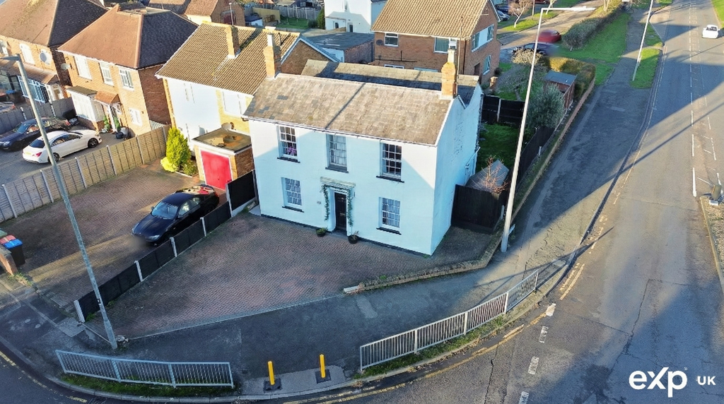 Property photo 2 of 20