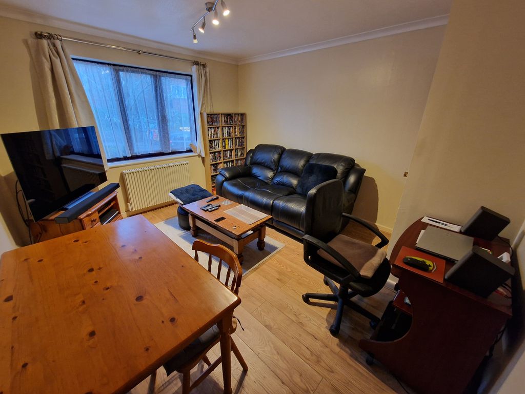 Property photo 2 of 10 Sitting Room