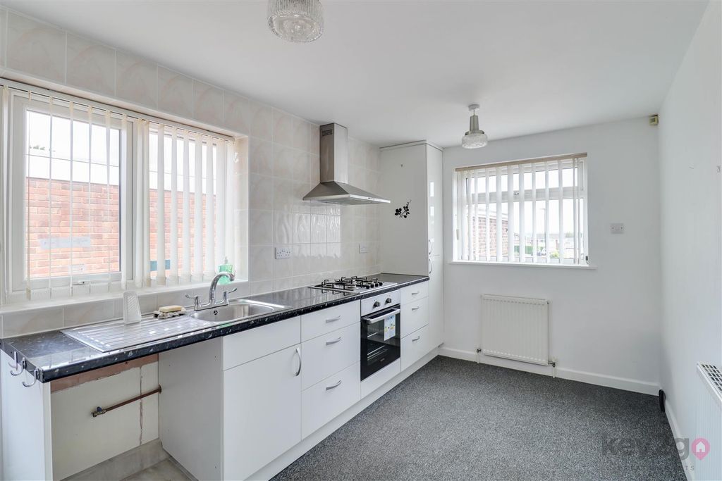 Property photo 2 of 19 Kitchen