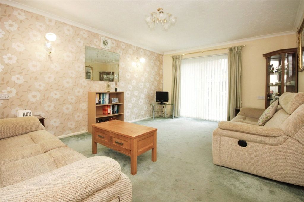 Property photo 2 of 11 Lounge