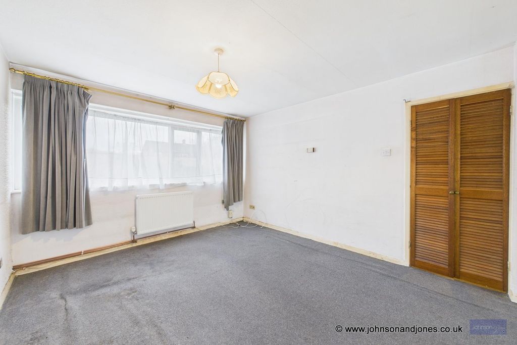 Property photo 3 of 12 4 Lounge.Jpg