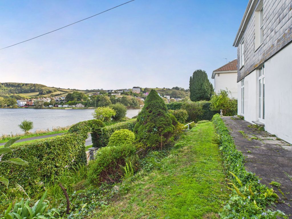 Property photo 3 of 34