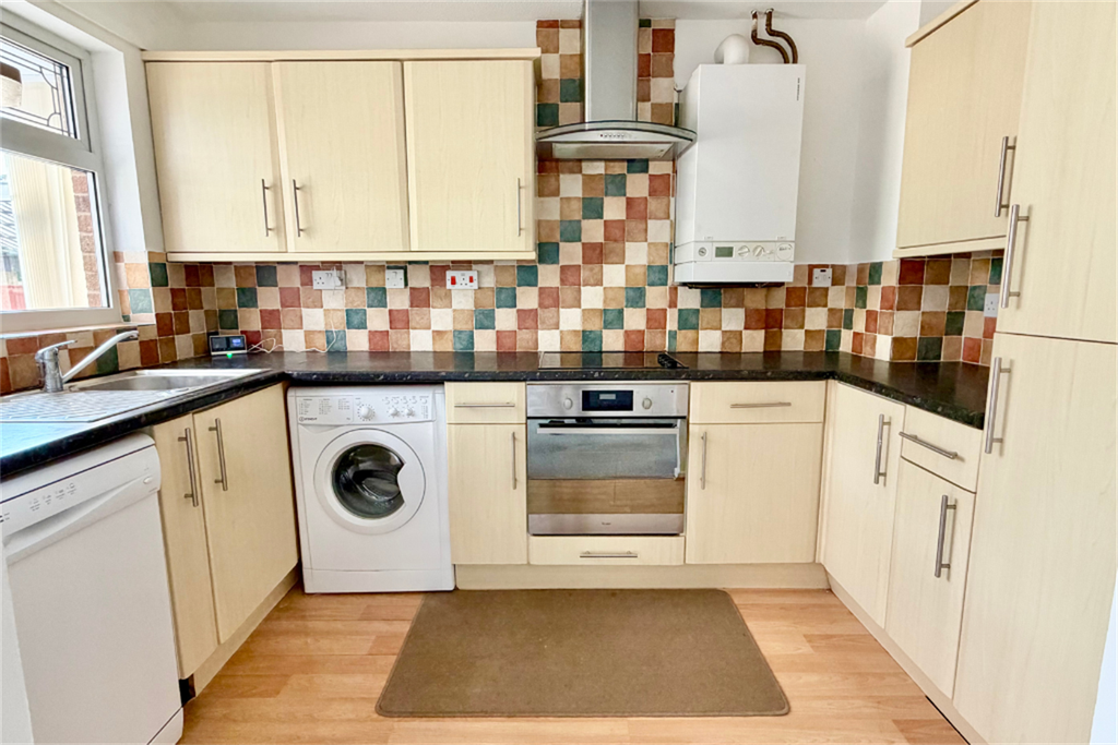 Property photo 3 of 27 Kitchen
