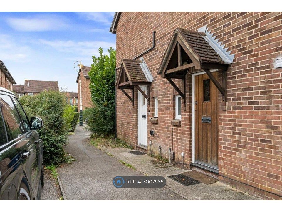 Property photo 1 of 11 White Door
