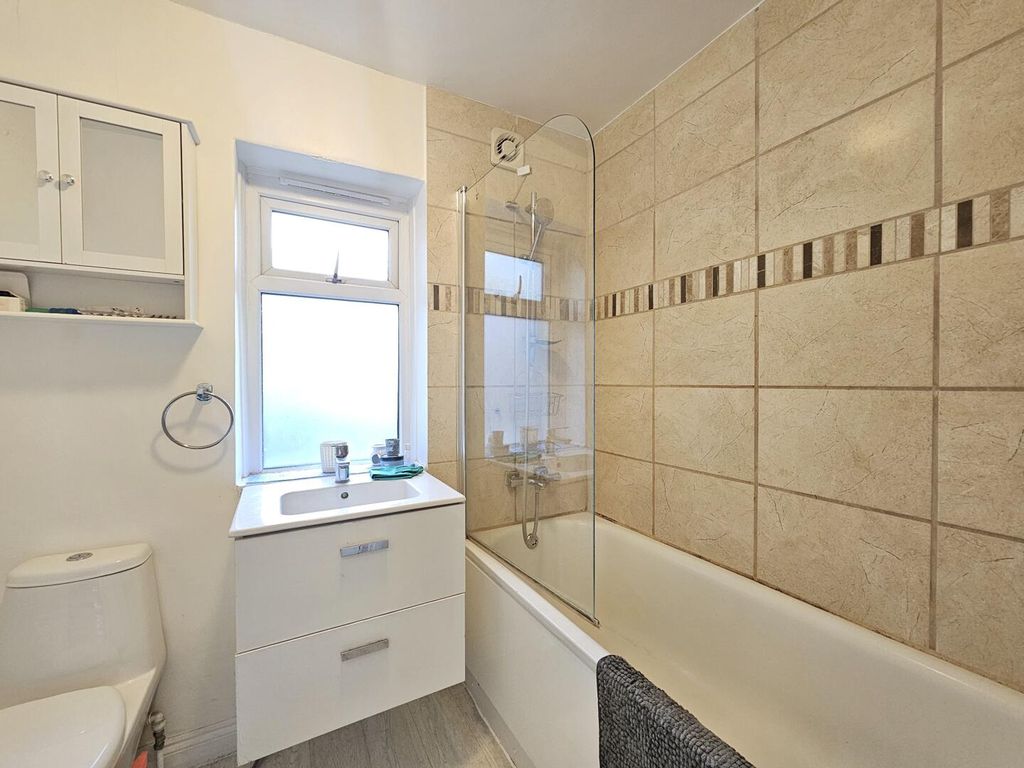 Property photo 2 of 7 Bathroom