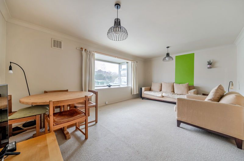 Property photo 2 of 20 Lounge