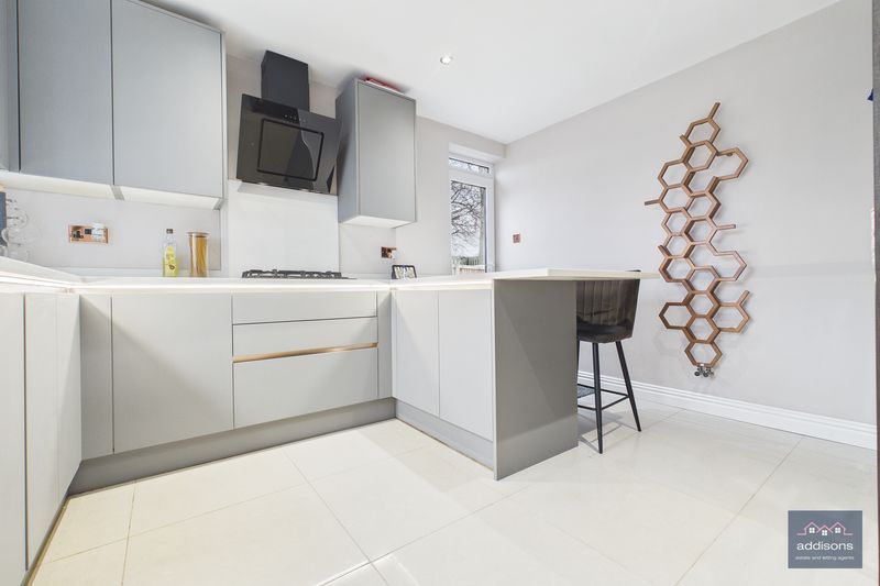 Property photo 3 of 16 Photo 8