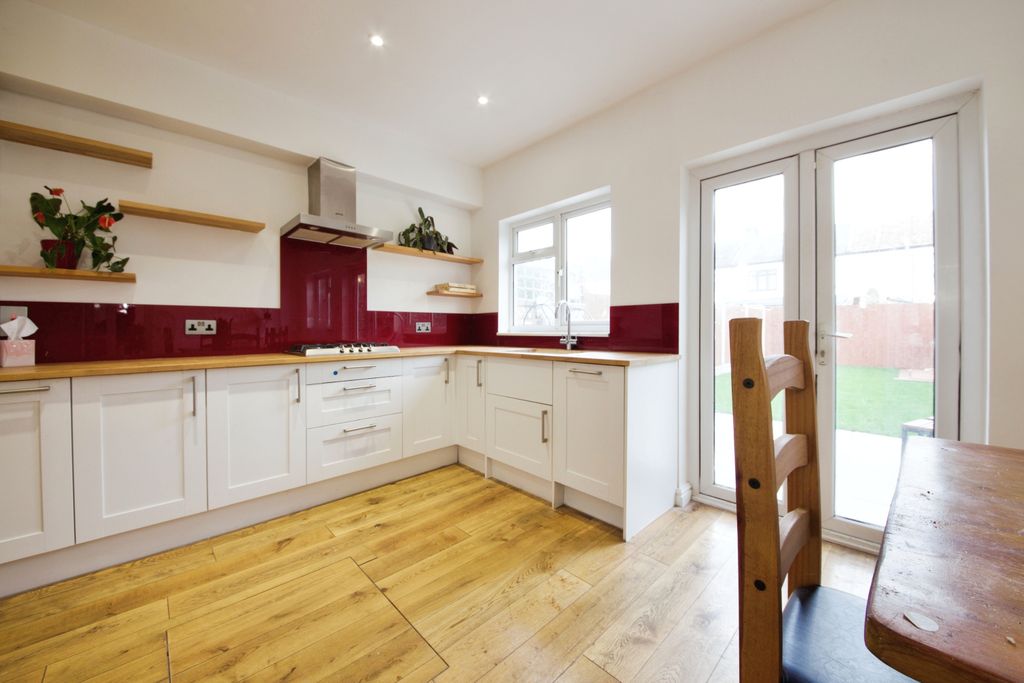 Property photo 2 of 12 3