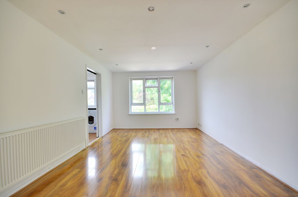 Property photo 2 of 7 1 - 23 Burness Close