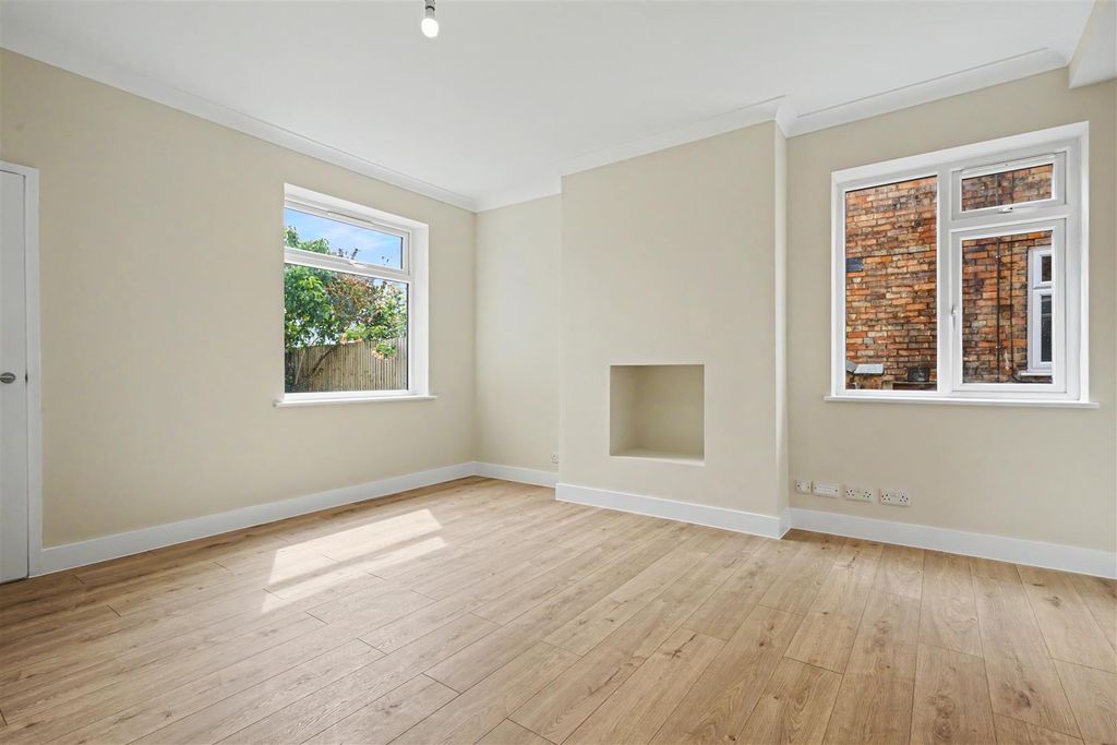 Property photo 3 of 25 Dining Room