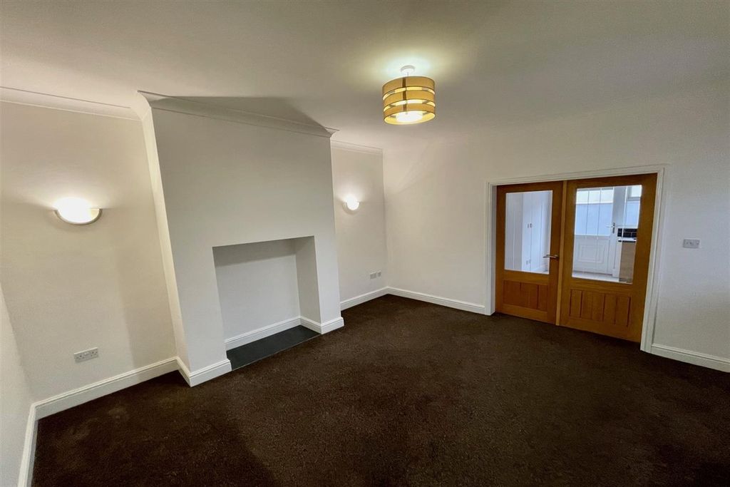Property photo 3 of 9 Lounge