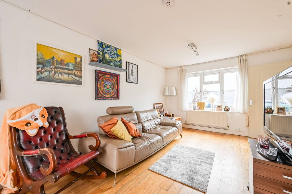 Property photo 2 of 17