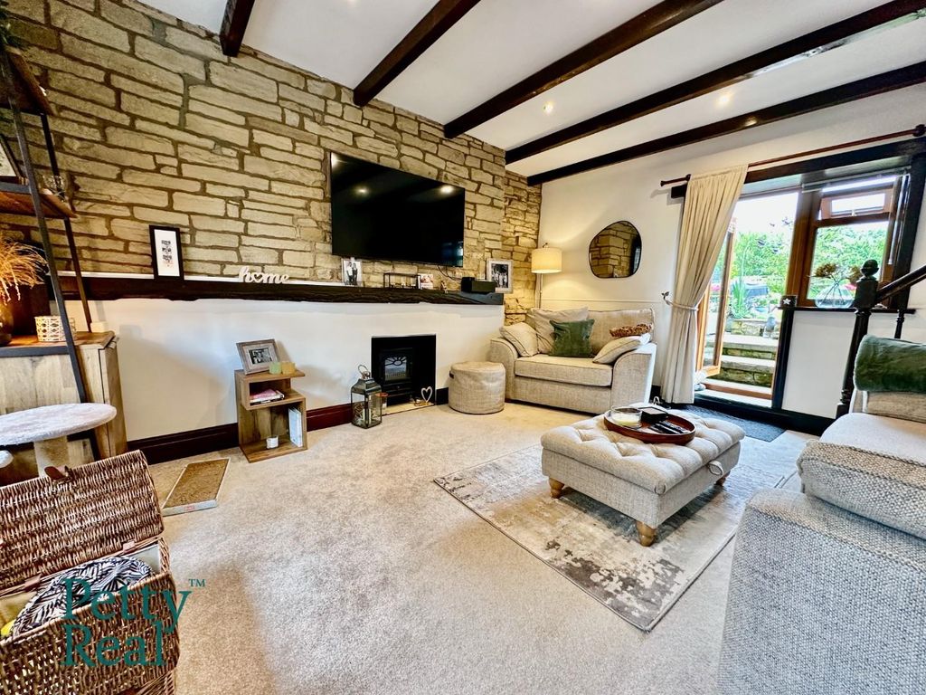 Property photo 3 of 16 066CD437-B661-4A63-B79F-6F4B55A69Fc7.Jpeg