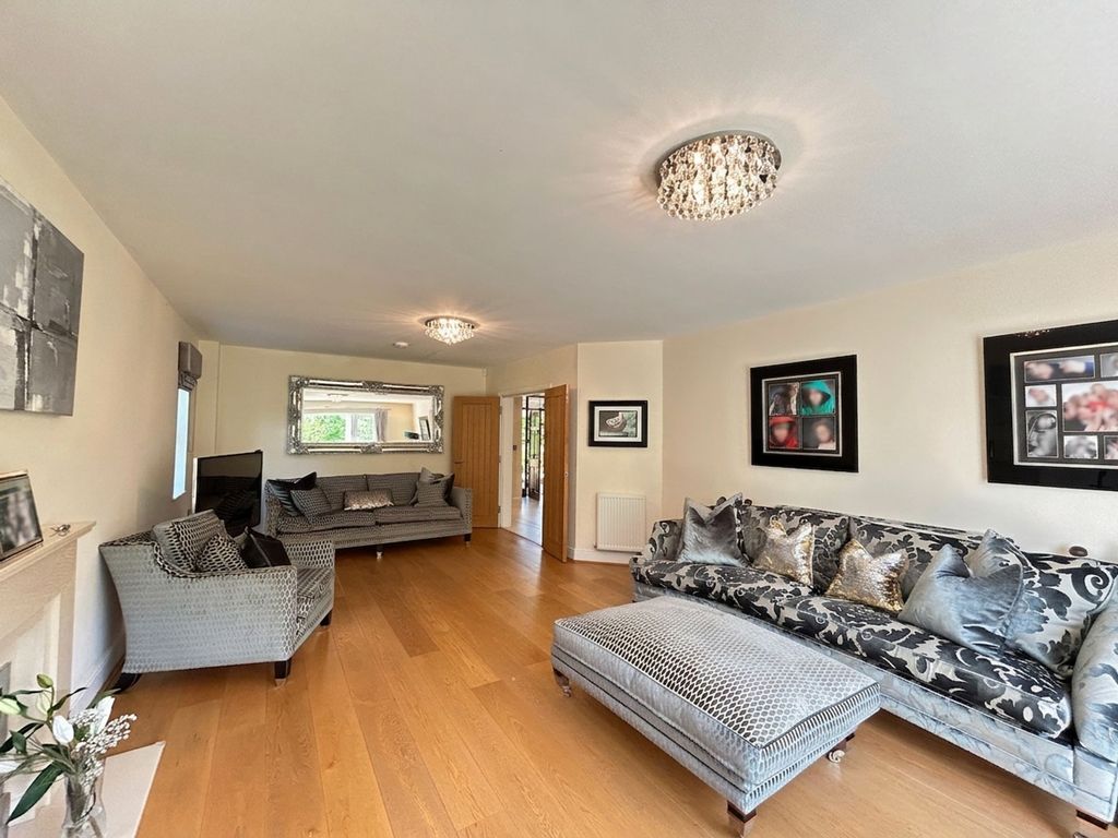 Property photo 2 of 61