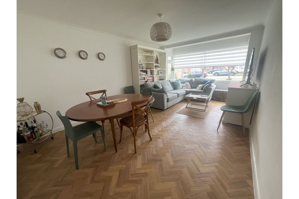 Property photo 3 of 20 Lounge/Dining Room
