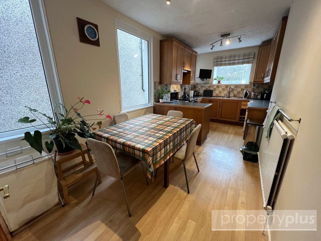 Property photo 2 of 17 Picture No. 11