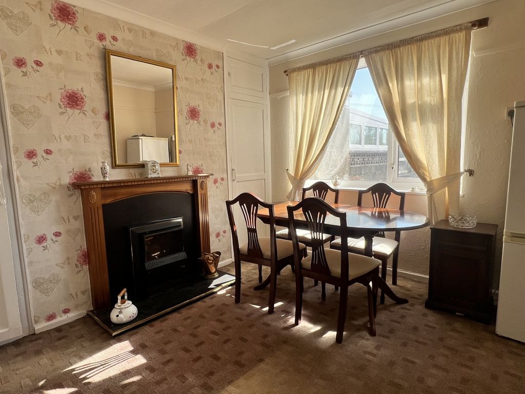 Property photo 2 of 14 Dining Room