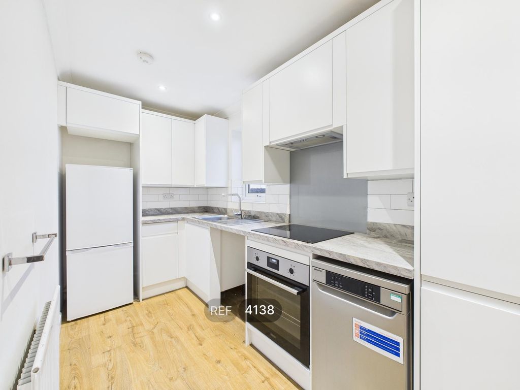 Property photo 3 of 9 Kitchen / Living Area