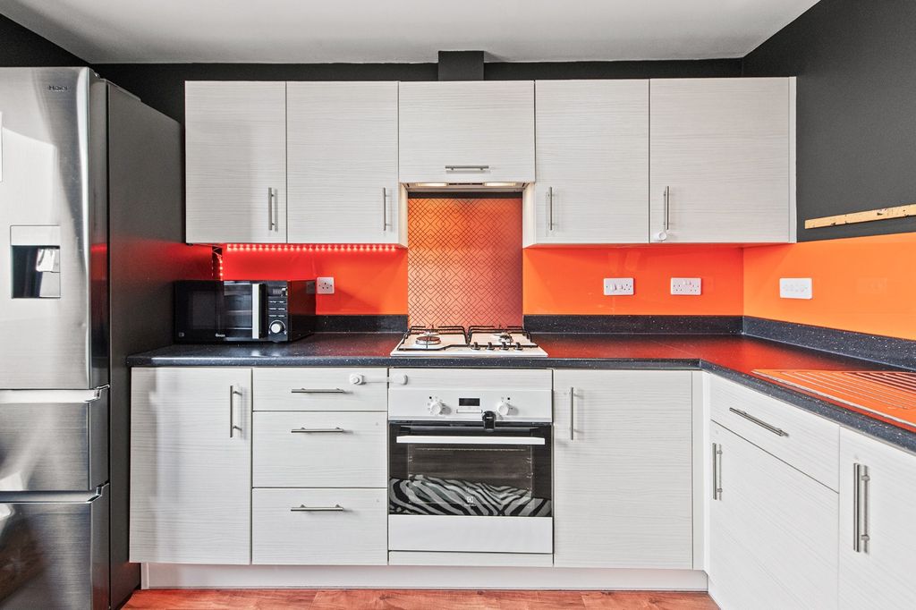 Property photo 3 of 31 4193384