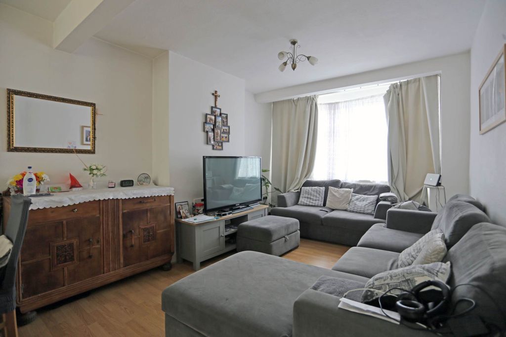 Property photo 2 of 11