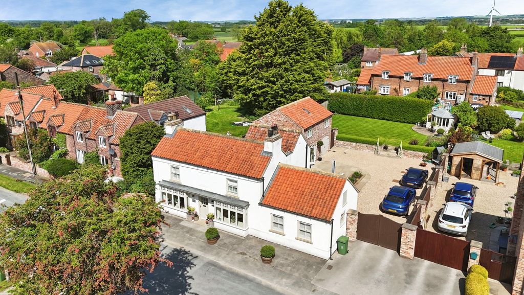 Property photo 1 of 27 4654411
