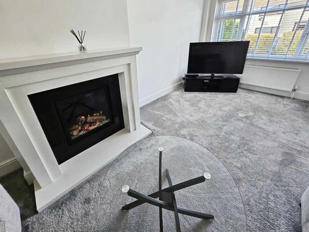 Property photo 3 of 22 Lounge