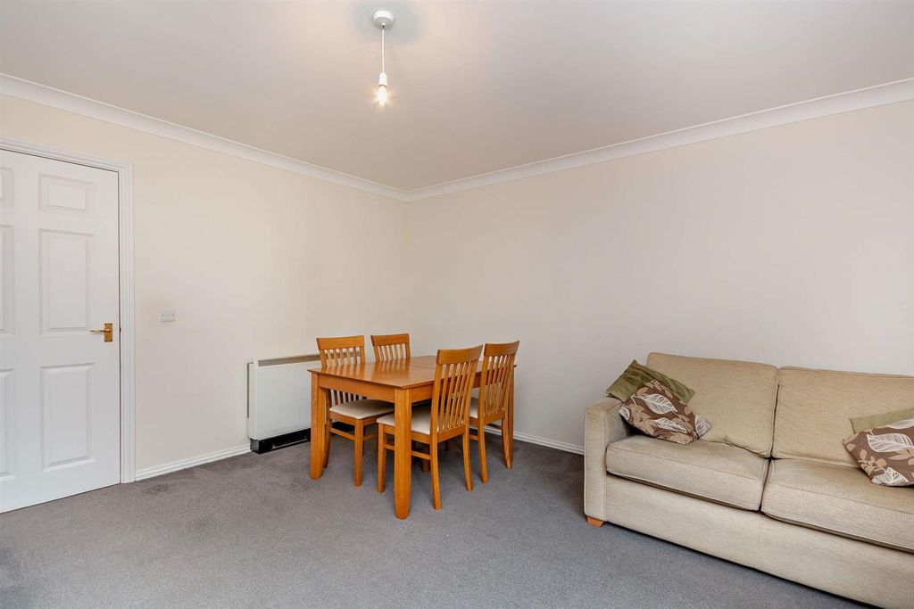 Property photo 3 of 11 8658703-Interior10-800.Jpg