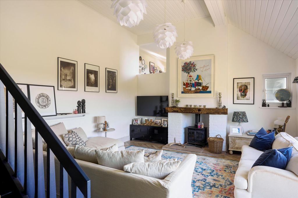 Property photo 2 of 15 Image