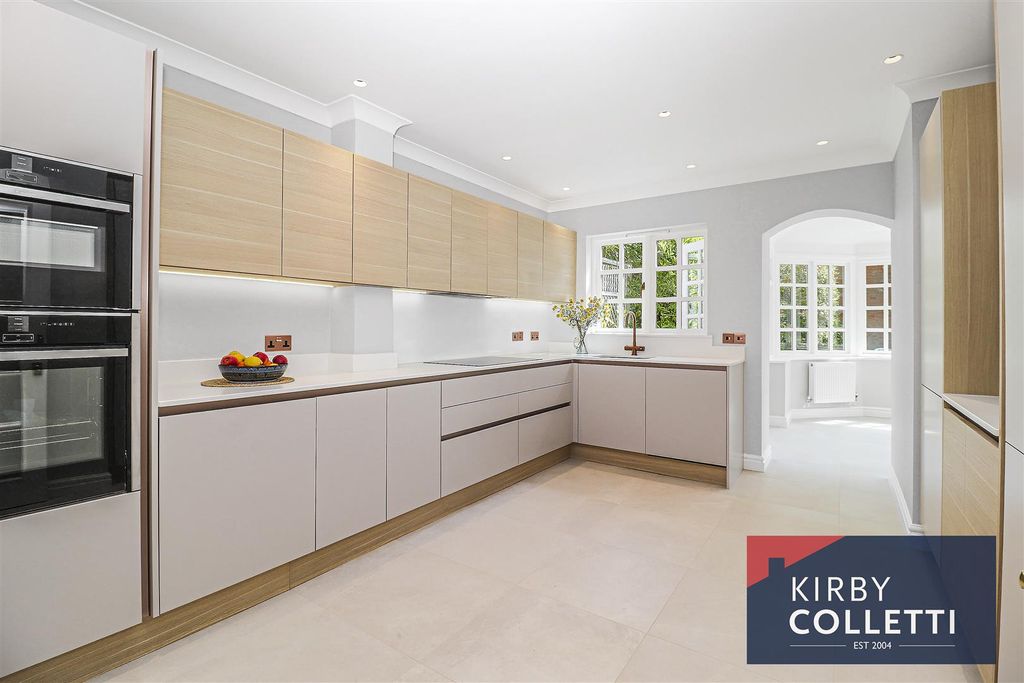 Property photo 2 of 34 Stunning Kitchen
